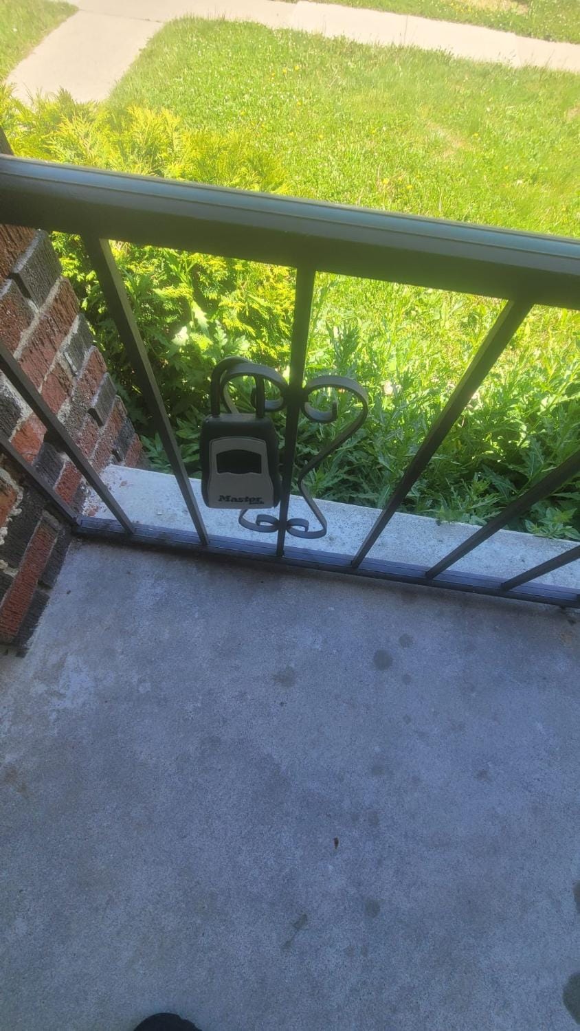 Upper Floor 2 bedroom Unit Apartment in Windsor