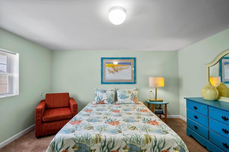 Sand Dollar Suites. Suite 1. A short stroll from our sandy shores Apartment in Carolina Beach