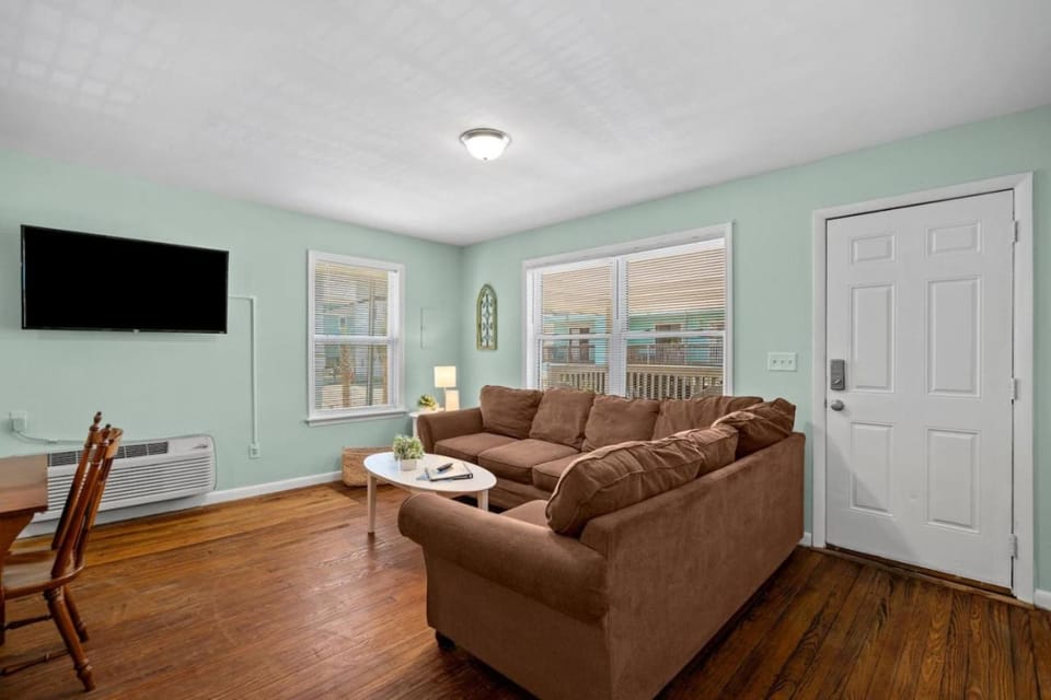 Sand Dollar Suites. Suite 3. A short stroll from our sandy shores Apartment in Carolina Beach