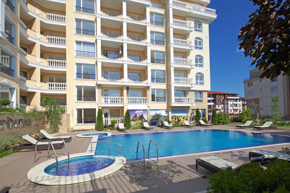 Swimming pool, Swimming pool