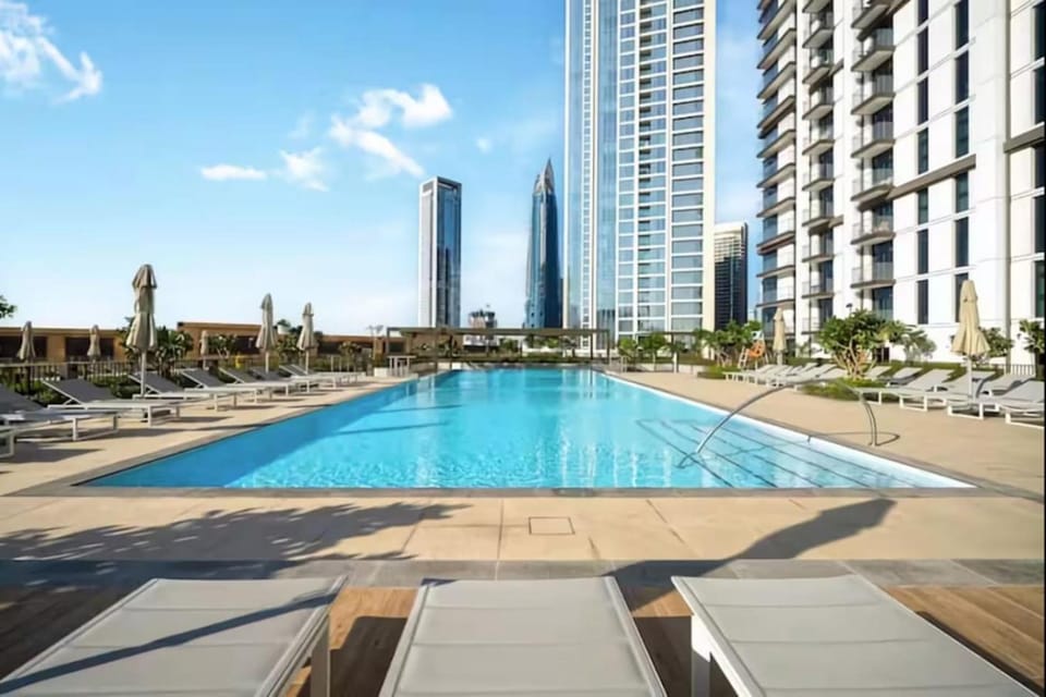 Mahogany 11 - 2BR 10 Guests - Walk to Burj Khalif Apartment in Dubai