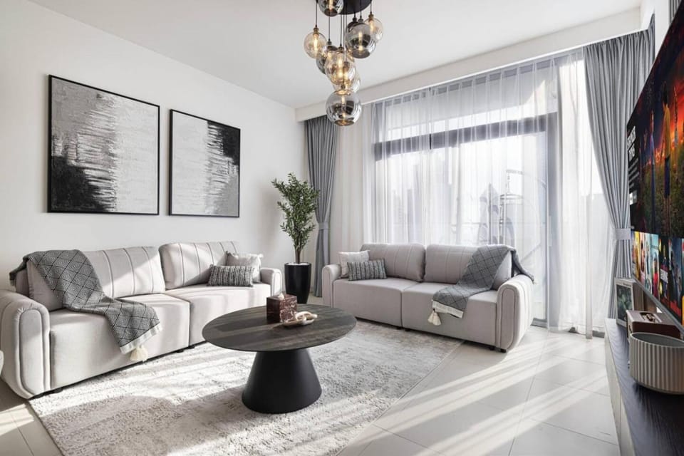 Mahogany 12 - 2BR 10 Guests - Walk to Burj Khalifa Apartment in Dubai