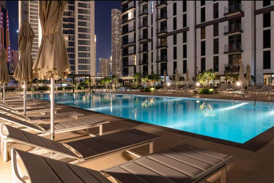 Mahogany 12 - 2BR 10 Guests - Walk to Burj Khalifa Apartment in Dubai