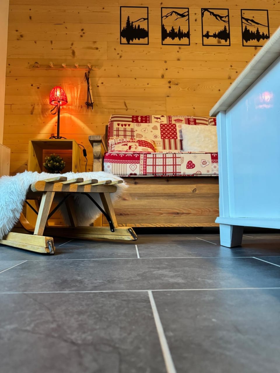 Bed, Living room