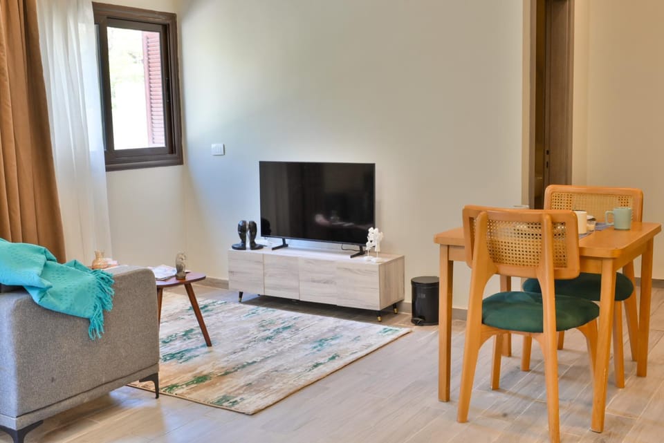 TV and multimedia, Seating area, Dining area