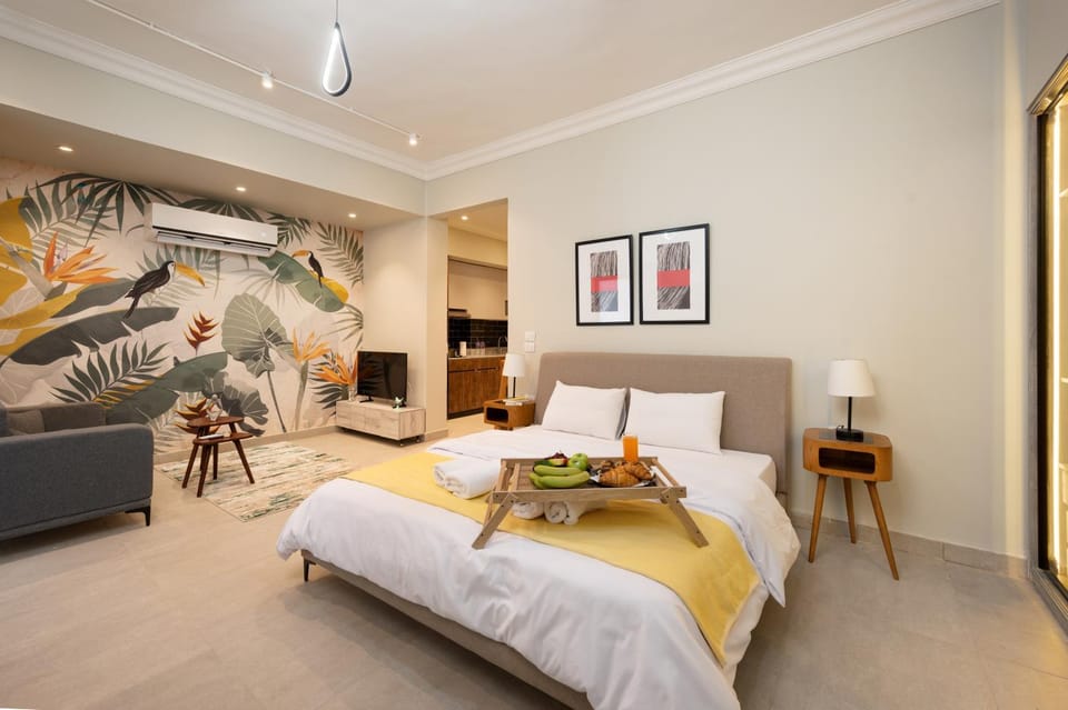 Bed, TV and multimedia, Living room, Photo of the whole room, Bedroom