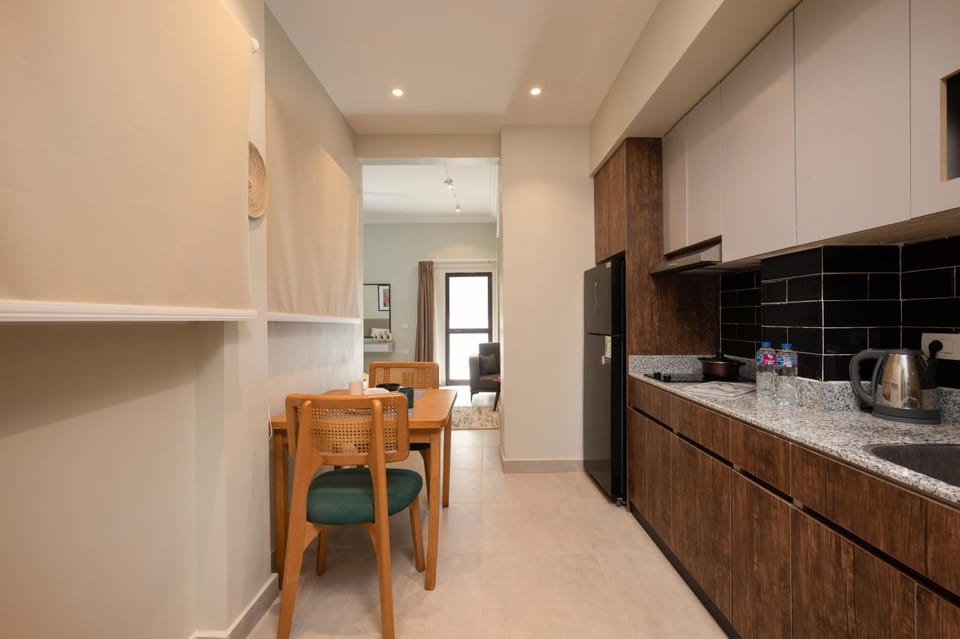 Kitchen or kitchenette, Dining area, minibar