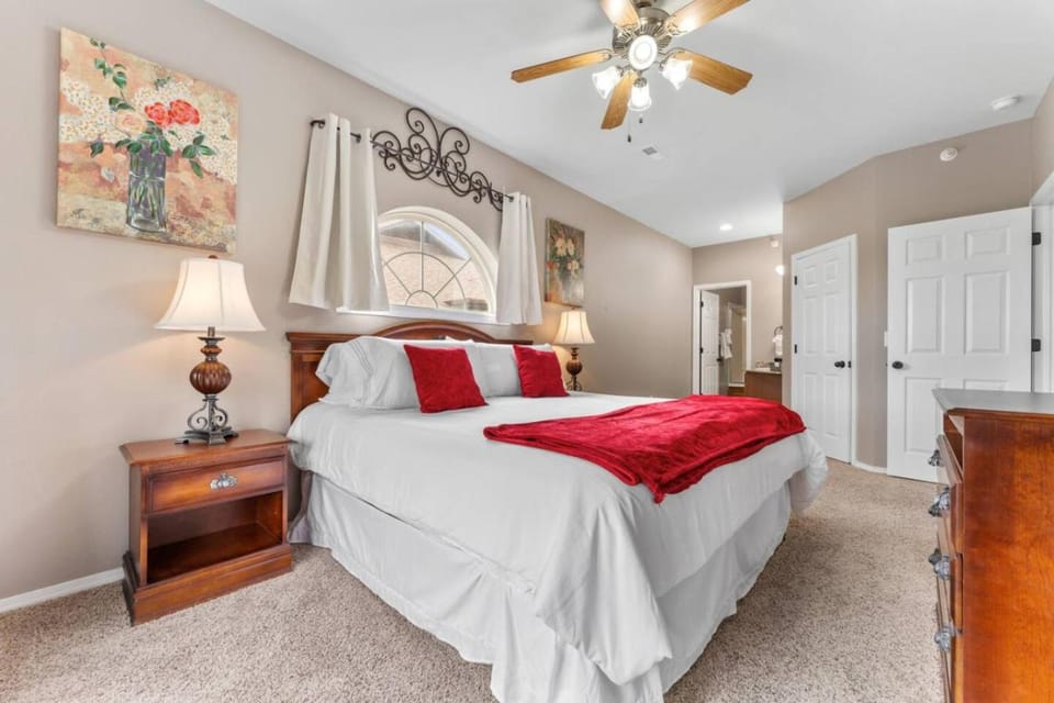 Bed, Photo of the whole room, Bedroom, wardrobe