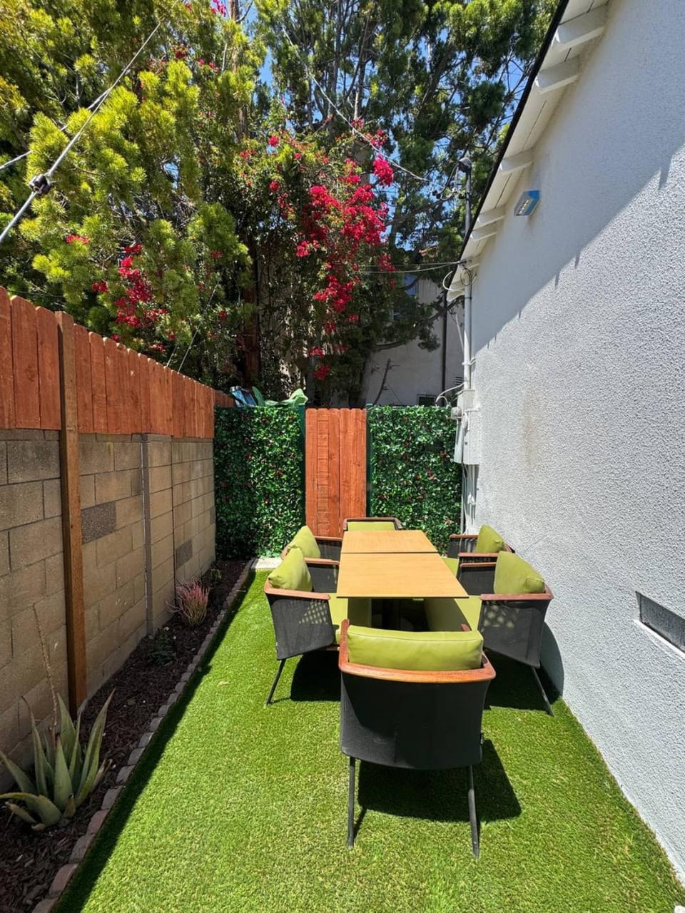 Patio, Dining area, Garden view