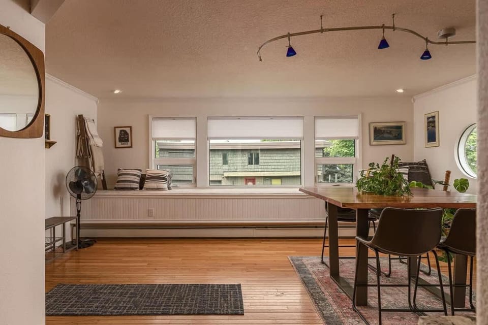 Bootleggers Condo 2 Bedroom Modern Condo in Heart of Downtown House in Anchorage