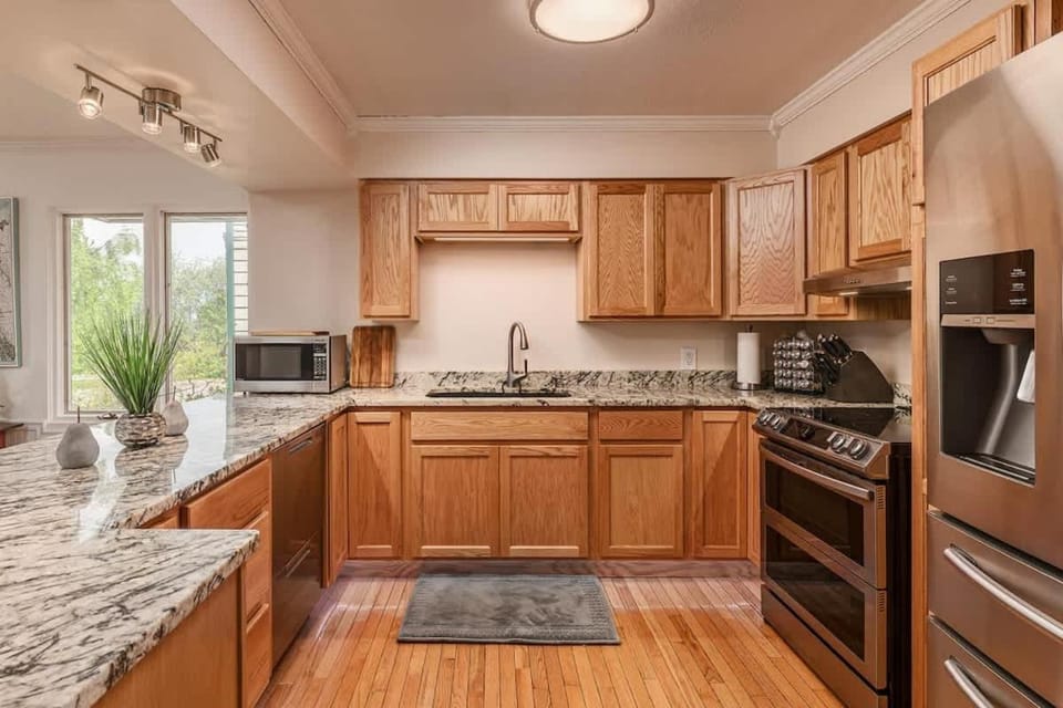 Bootleggers Condo 2 Bedroom Modern Condo in Heart of Downtown House in Anchorage