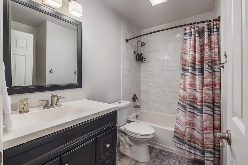 Charming Luxe Home Sleeps 4 House in Anchorage