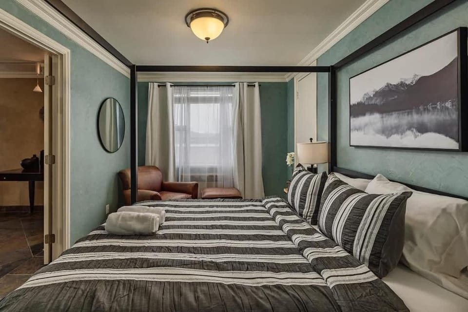 Downtown Condo Epic Views Apartment in Anchorage