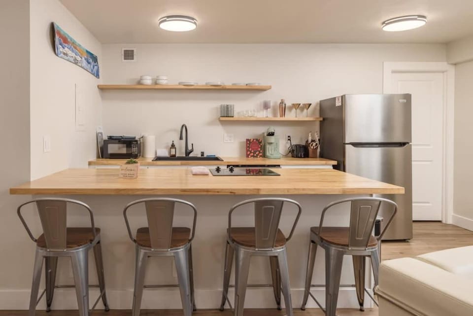 Modern Studio Downtown Anchorage Apartment in Anchorage
