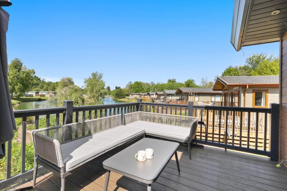 Balcony/Terrace, Lake view