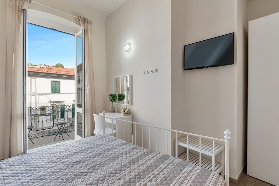 Communal lounge/ TV room, Balcony/Terrace, Photo of the whole room, Bedroom