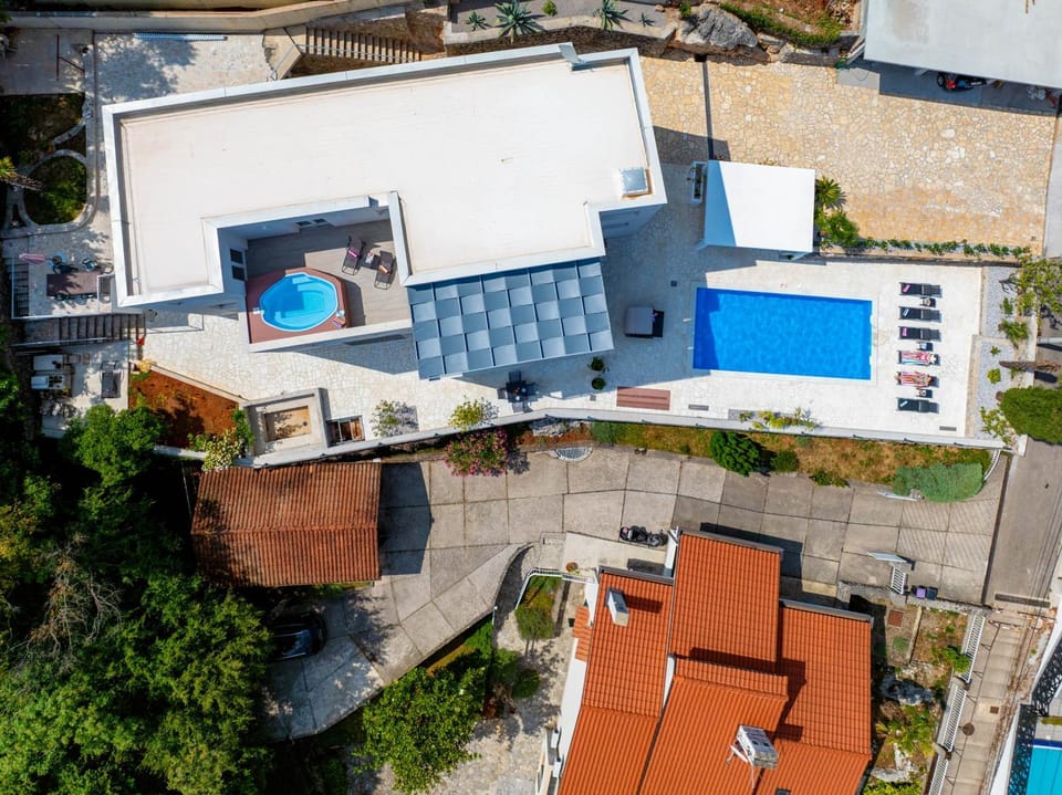 Property building, Swimming pool