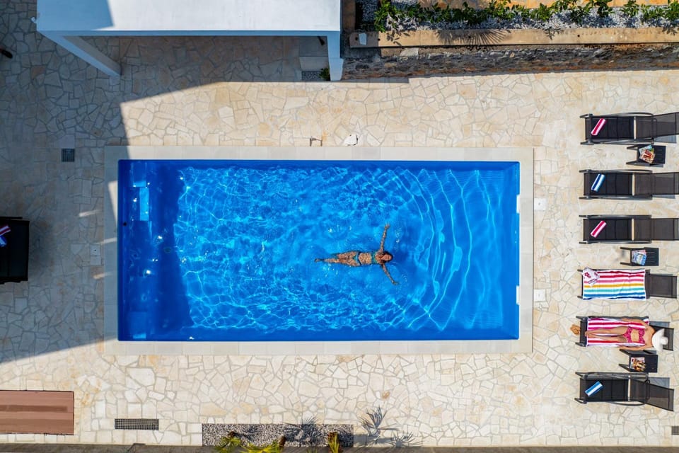 Day, People, Pool view, Swimming pool, Swimming pool, group of guests, sunbed