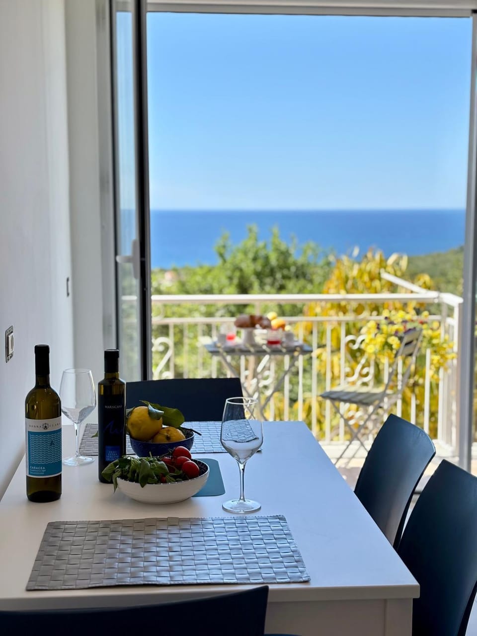 Natural landscape, View (from property/room), Living room, Food and drinks, Seating area, Dining area, Food, Sea view, Alcoholic drinks