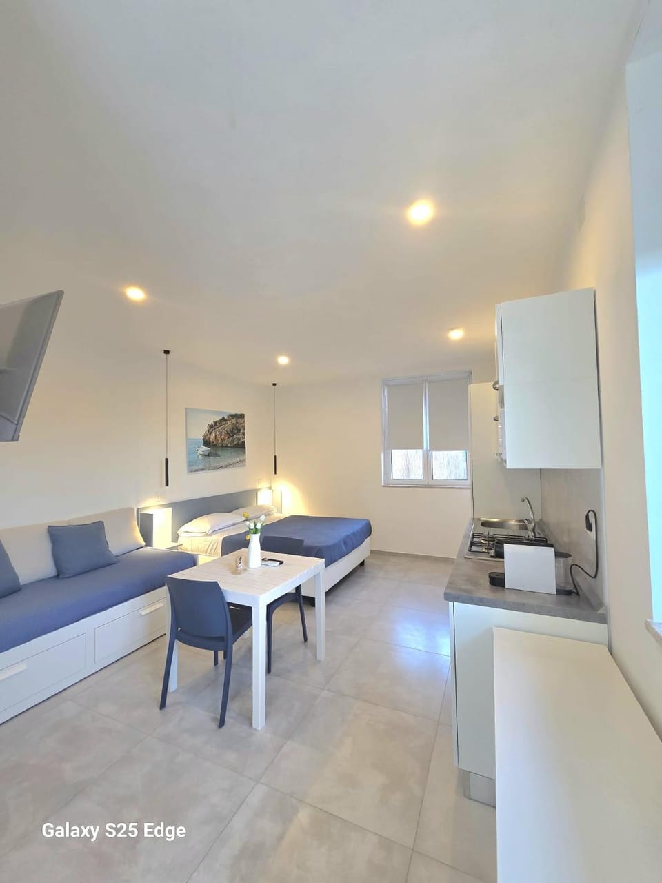 TV and multimedia, Kitchen or kitchenette, Living room, Seating area, Dining area