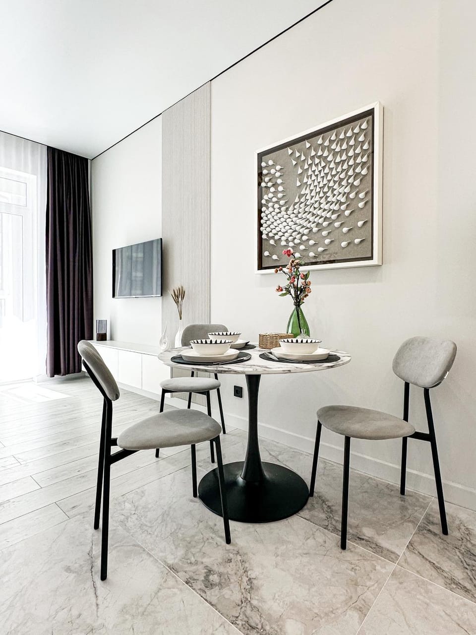 TV and multimedia, Seating area, Dining area