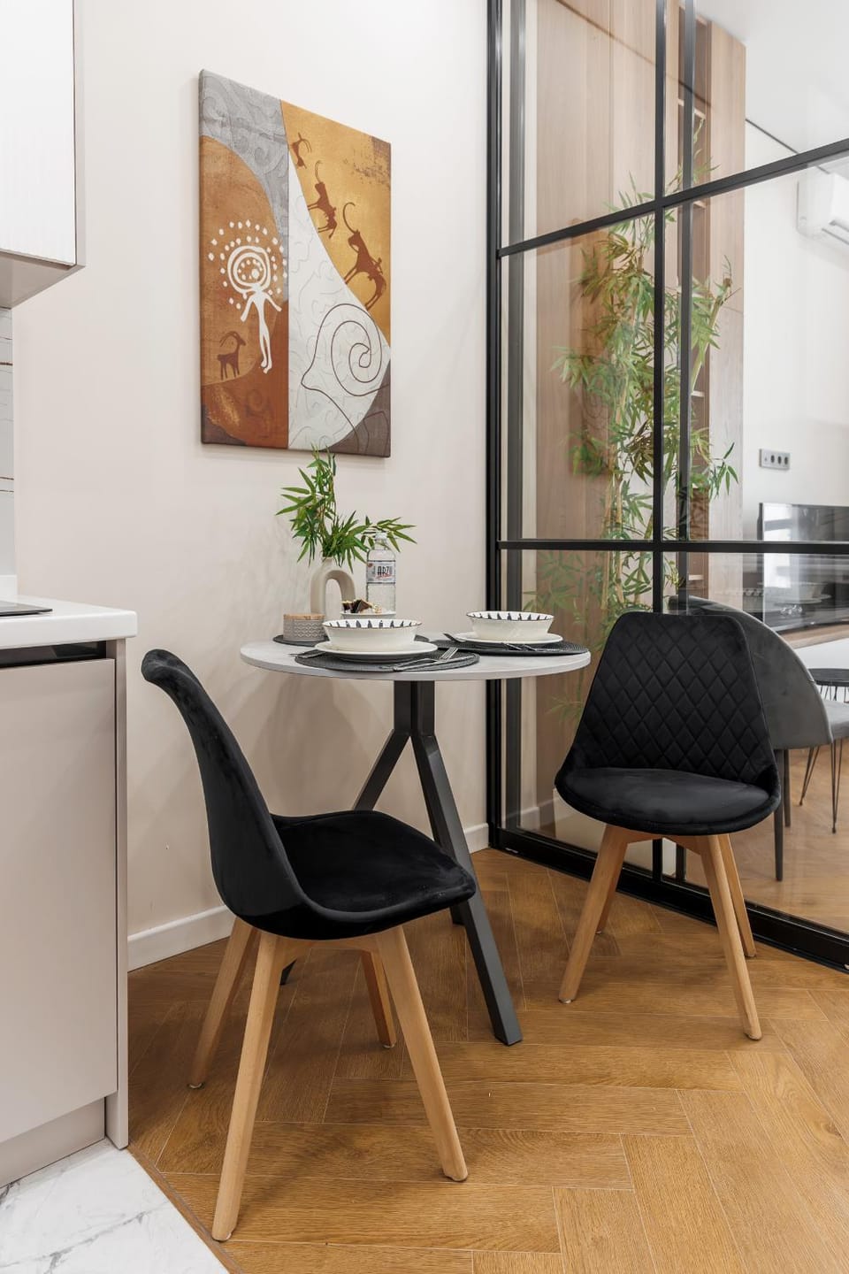 Kitchen or kitchenette, Seating area, Dining area
