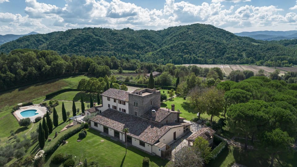 Villa La Dogana - Pool, Large Park, for Groups Villa in Umbria