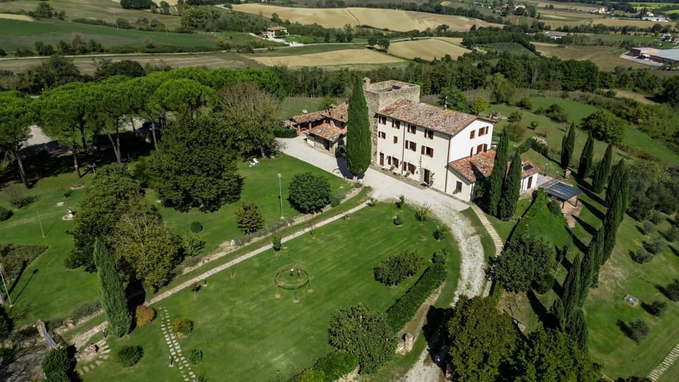 Villa La Dogana - Pool, Large Park, for Groups Villa in Umbria