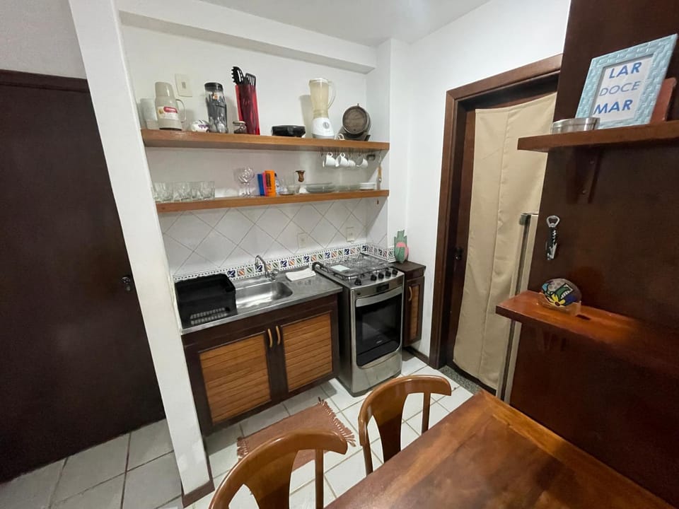 Kitchen or kitchenette, Dining area, oven, stove