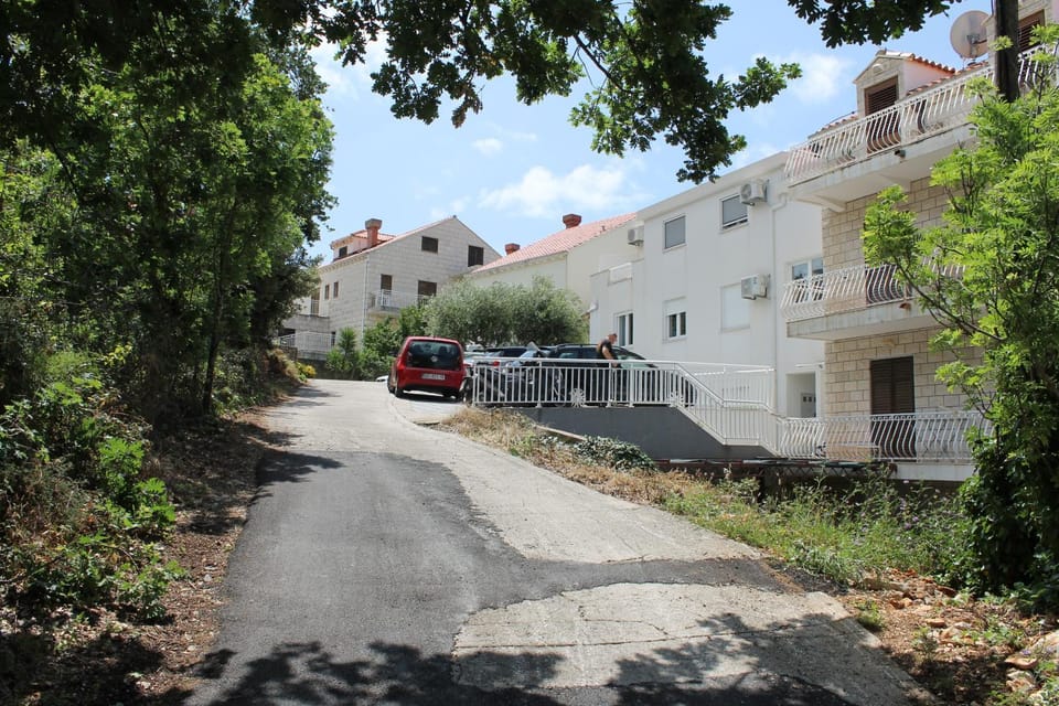 Property building, Neighbourhood, Location