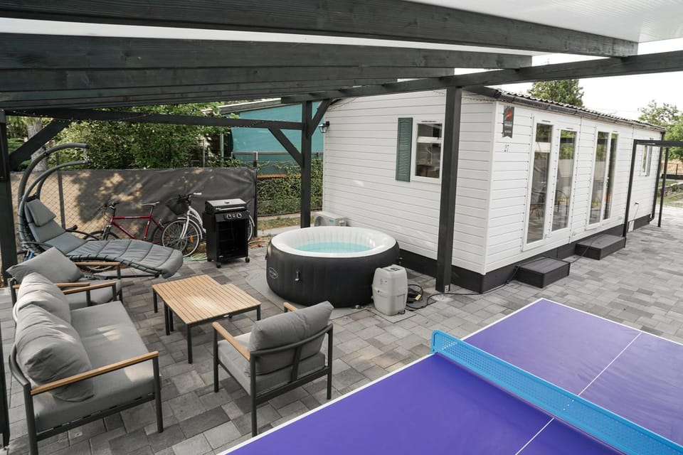 Garden, Hot Tub