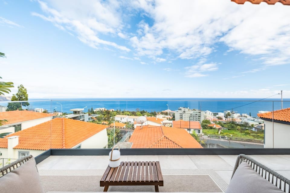 Natural landscape, Balcony/Terrace, City view, Sea view