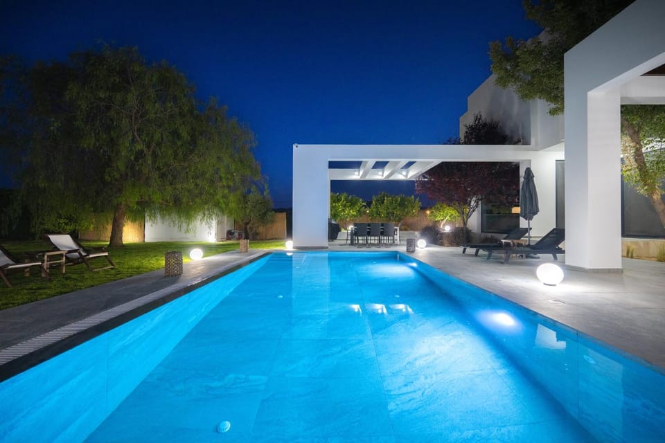 Night, Swimming pool, sunbed