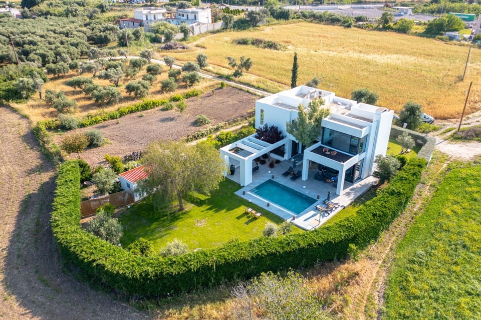 Property building, Day, Bird's eye view, Garden, Pool view