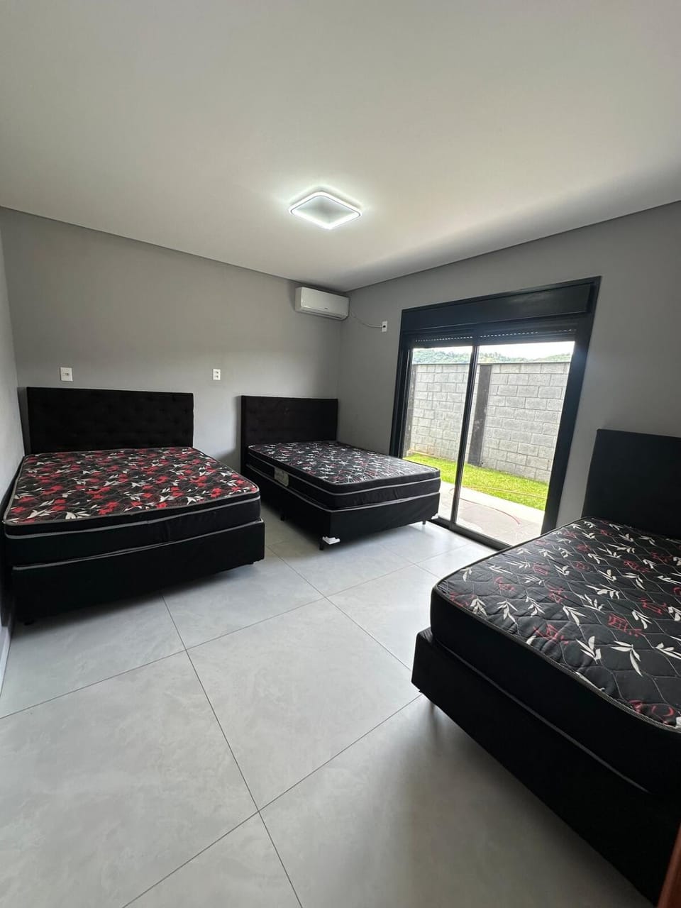 Modern country house 90 km from SP House in State of São Paulo