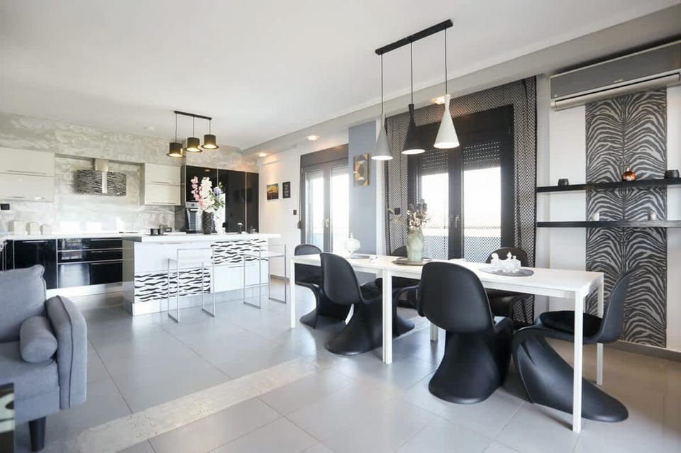 Kitchen or kitchenette, Living room