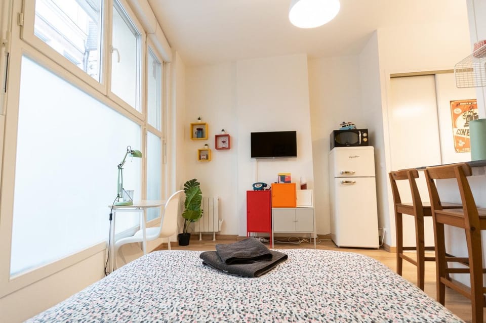 Communal lounge/ TV room, Bed, TV and multimedia, Bedroom