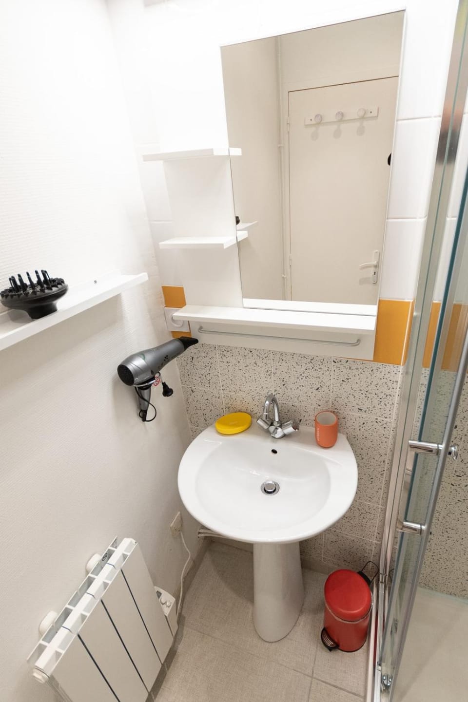 Shower, Bathroom, towels