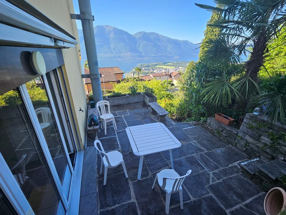 View (from property/room), Balcony/Terrace, Dining area, Mountain view