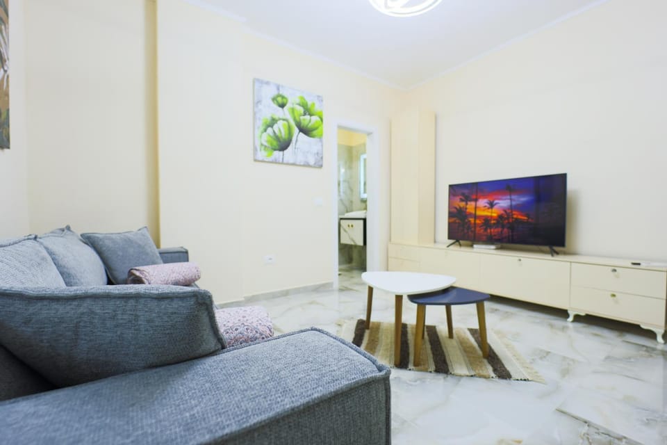 Communal lounge/ TV room, Communal lounge/ TV room, TV and multimedia, Living room, Seating area, Evening entertainment