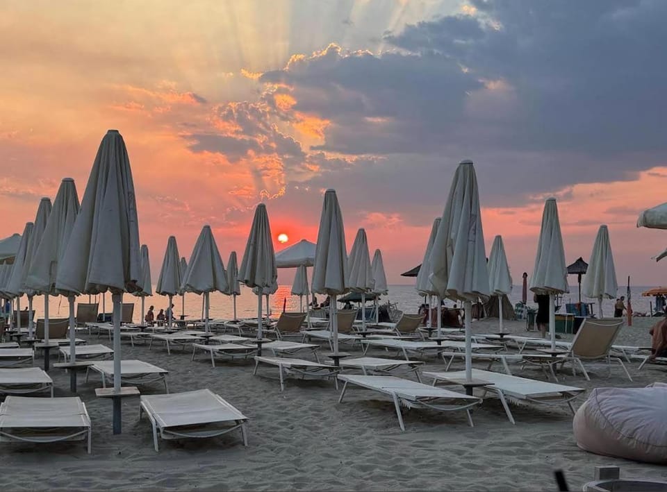 Day, People, Natural landscape, Beach, Sea view, Sunrise, Sunset, group of guests, sunbed