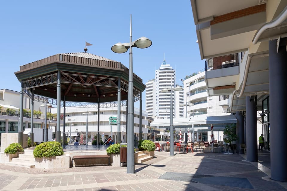 Property building, Day, Neighbourhood, City view, Street view, Location