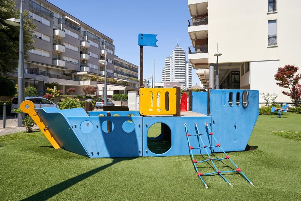 Day, Children play ground