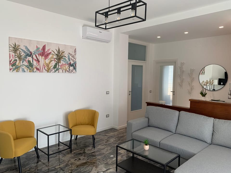 Communal lounge/ TV room