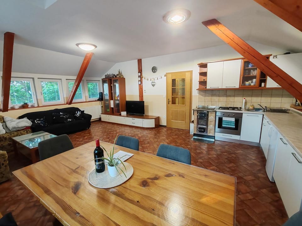 Living room, Seating area, Dining area, oven, pet friendly, stove