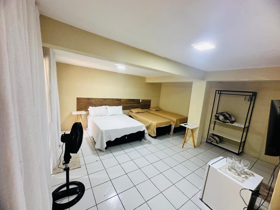 Bed, TV and multimedia, Photo of the whole room, Bedroom, towels