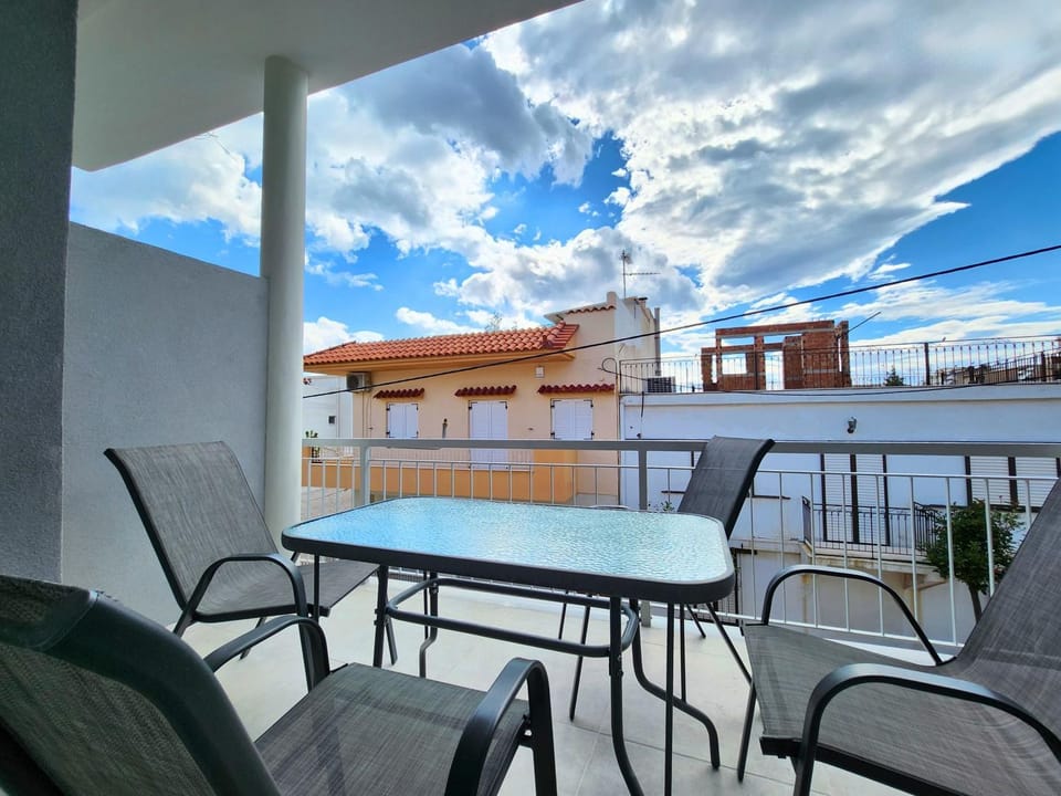 Day, View (from property/room), Balcony/Terrace, Seating area, Dining area
