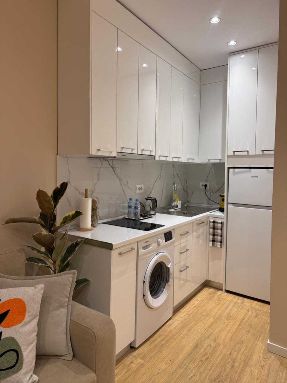 Kitchen or kitchenette, stove, washing machine