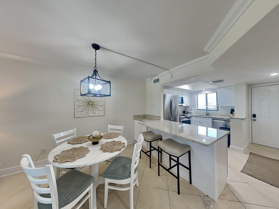 Seaside 208 Apartment in Estero Island