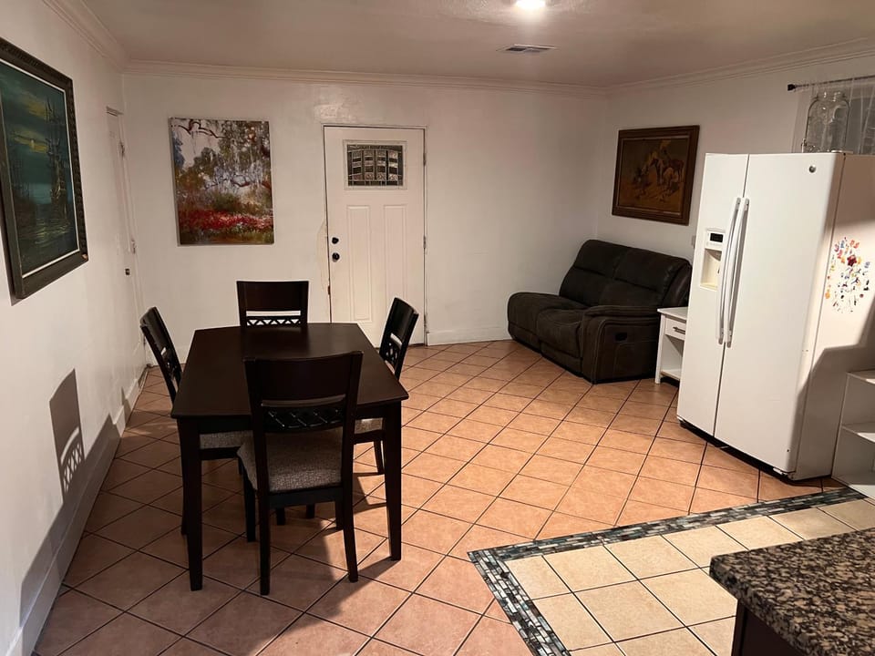 Kitchen or kitchenette, Living room